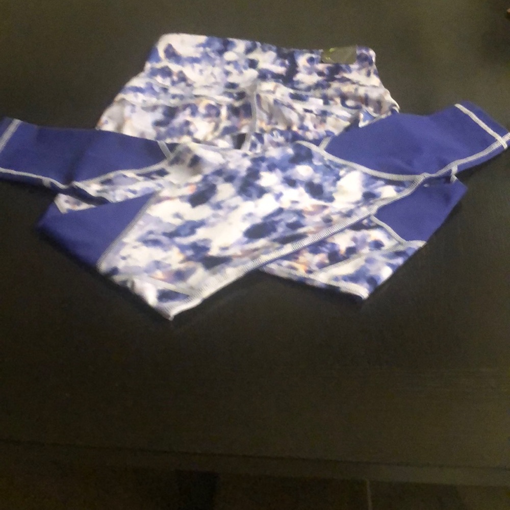 Old Navy Active - Picture 3 of 3